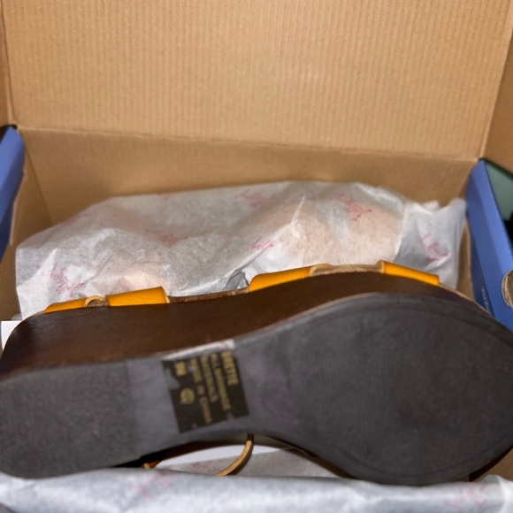 Jellypop Brette Wedge Sandals mustard size 9 - Picture 5 of 5